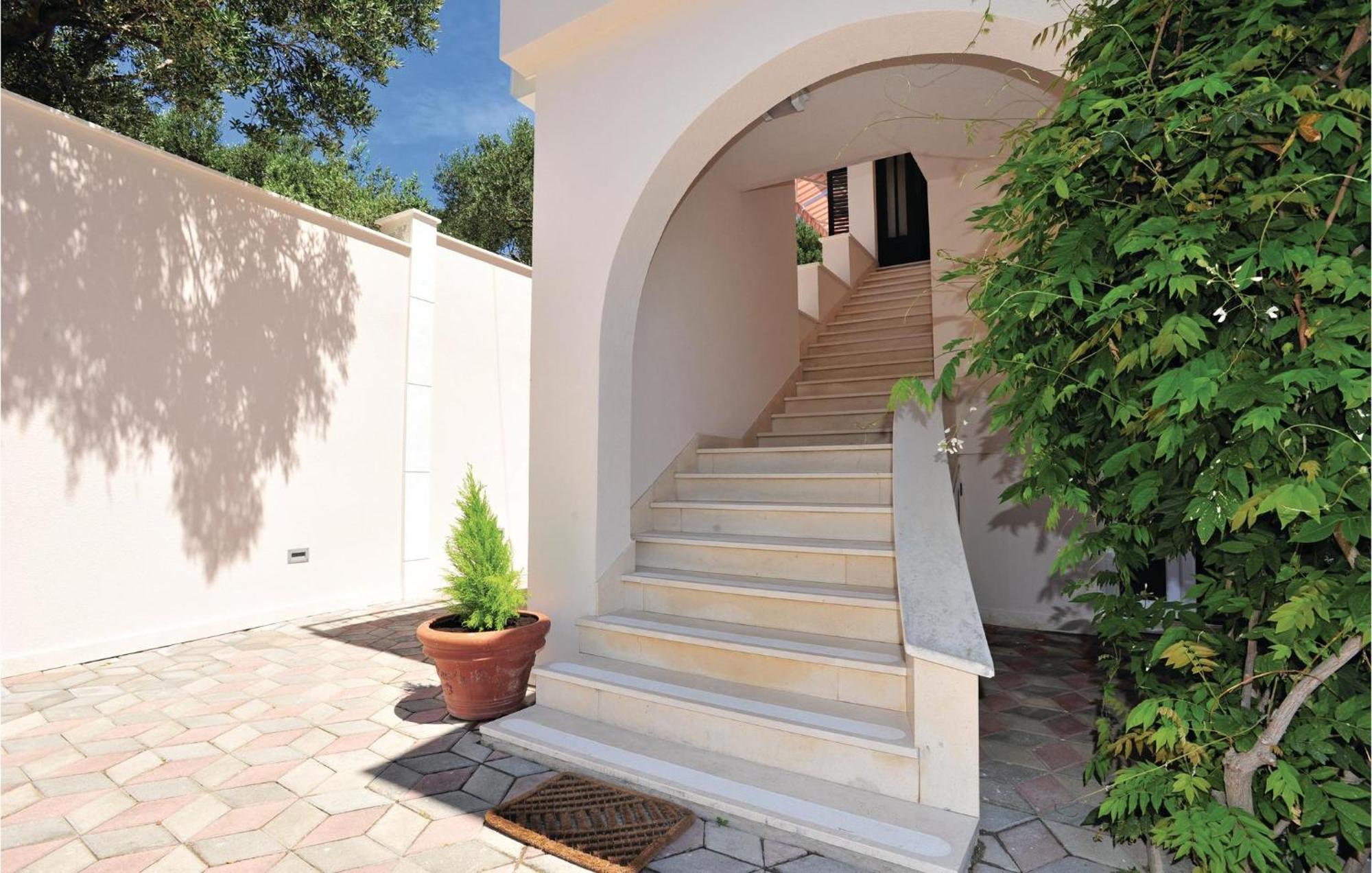 3 Bedroom Gorgeous Home In Макарска Экстерьер фото
