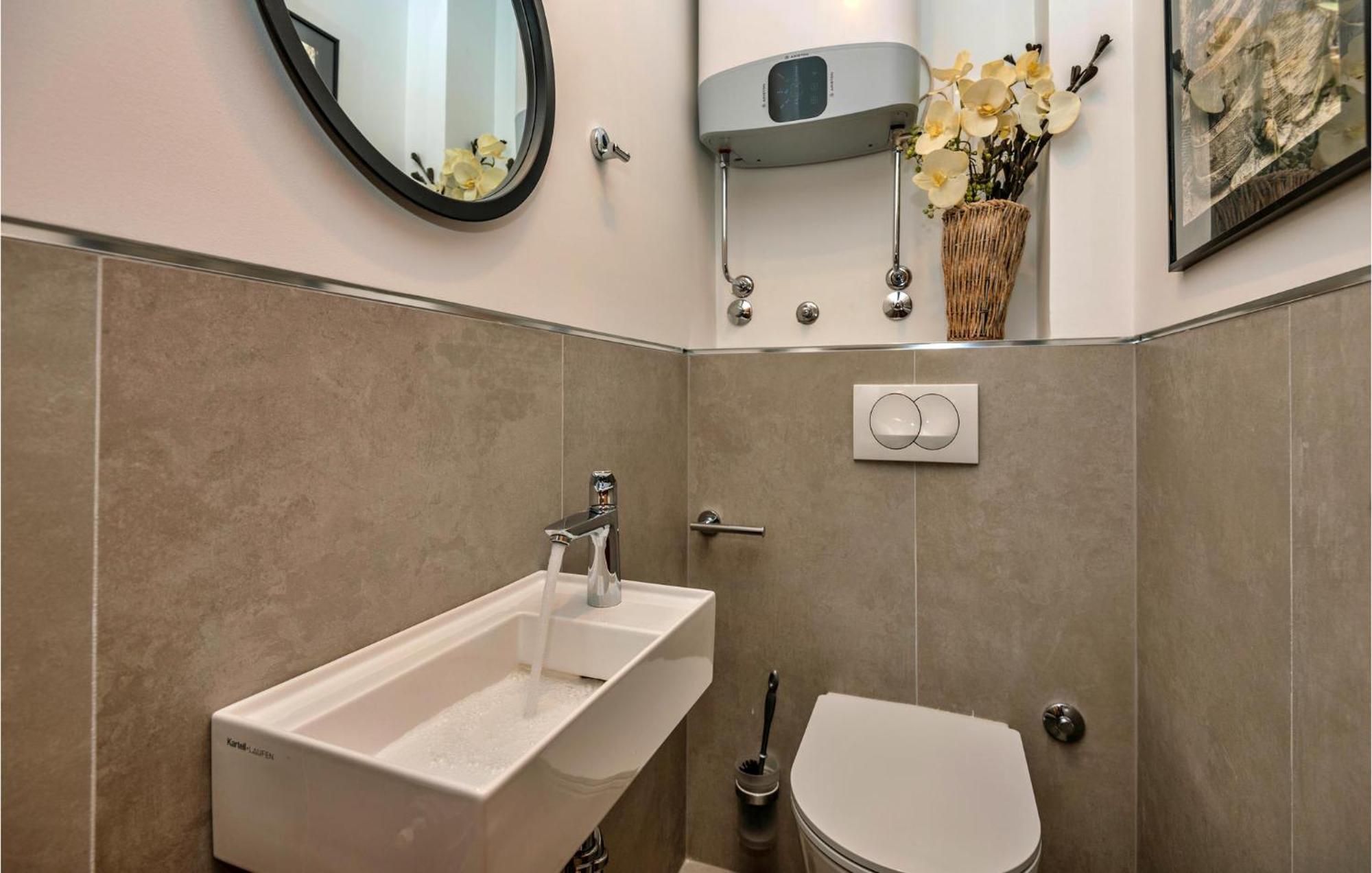 3 Bedroom Gorgeous Home In Макарска Экстерьер фото