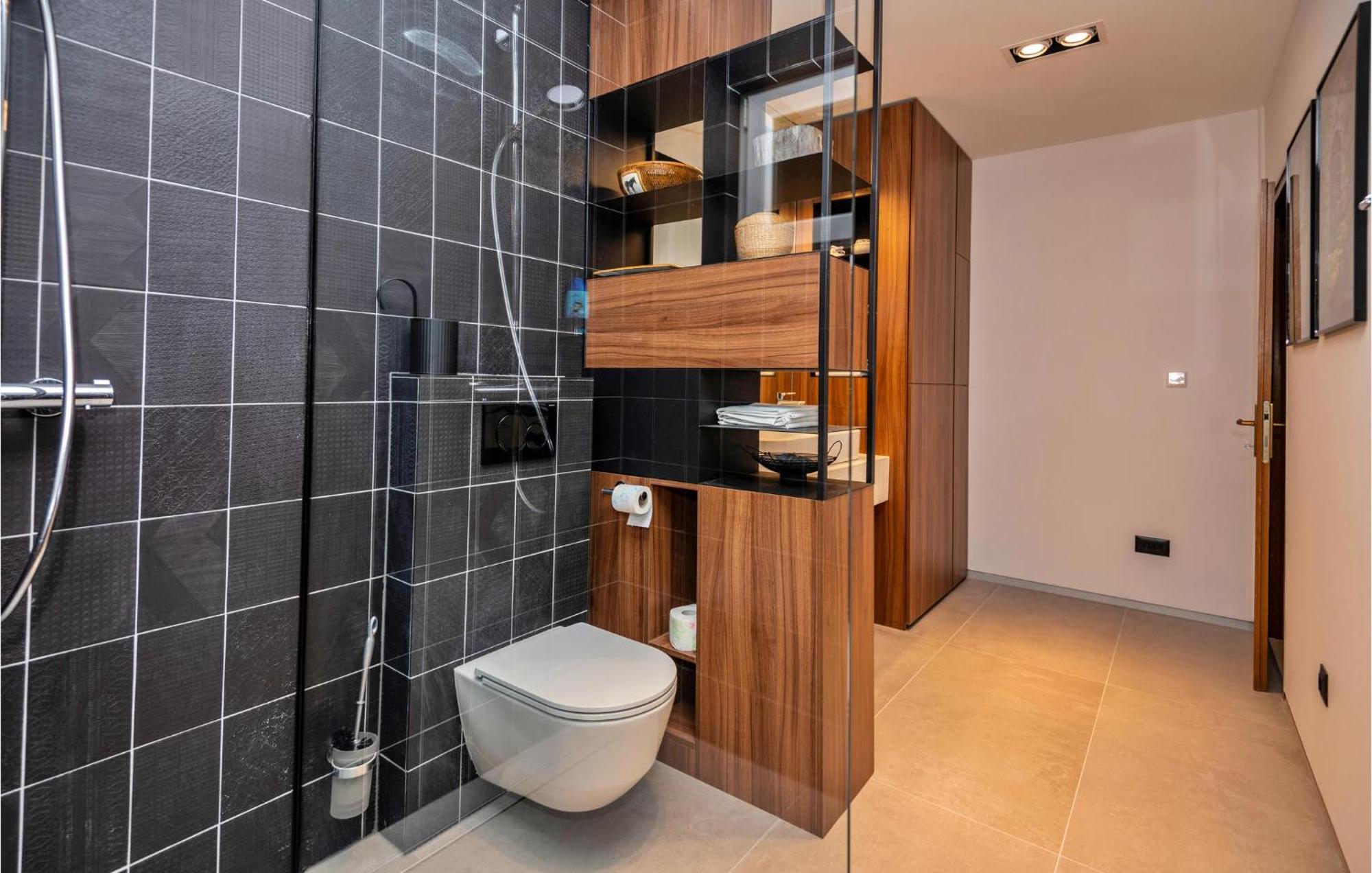 3 Bedroom Gorgeous Home In Макарска Экстерьер фото